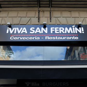 cartel de entrada al Bar Viva San Fermín