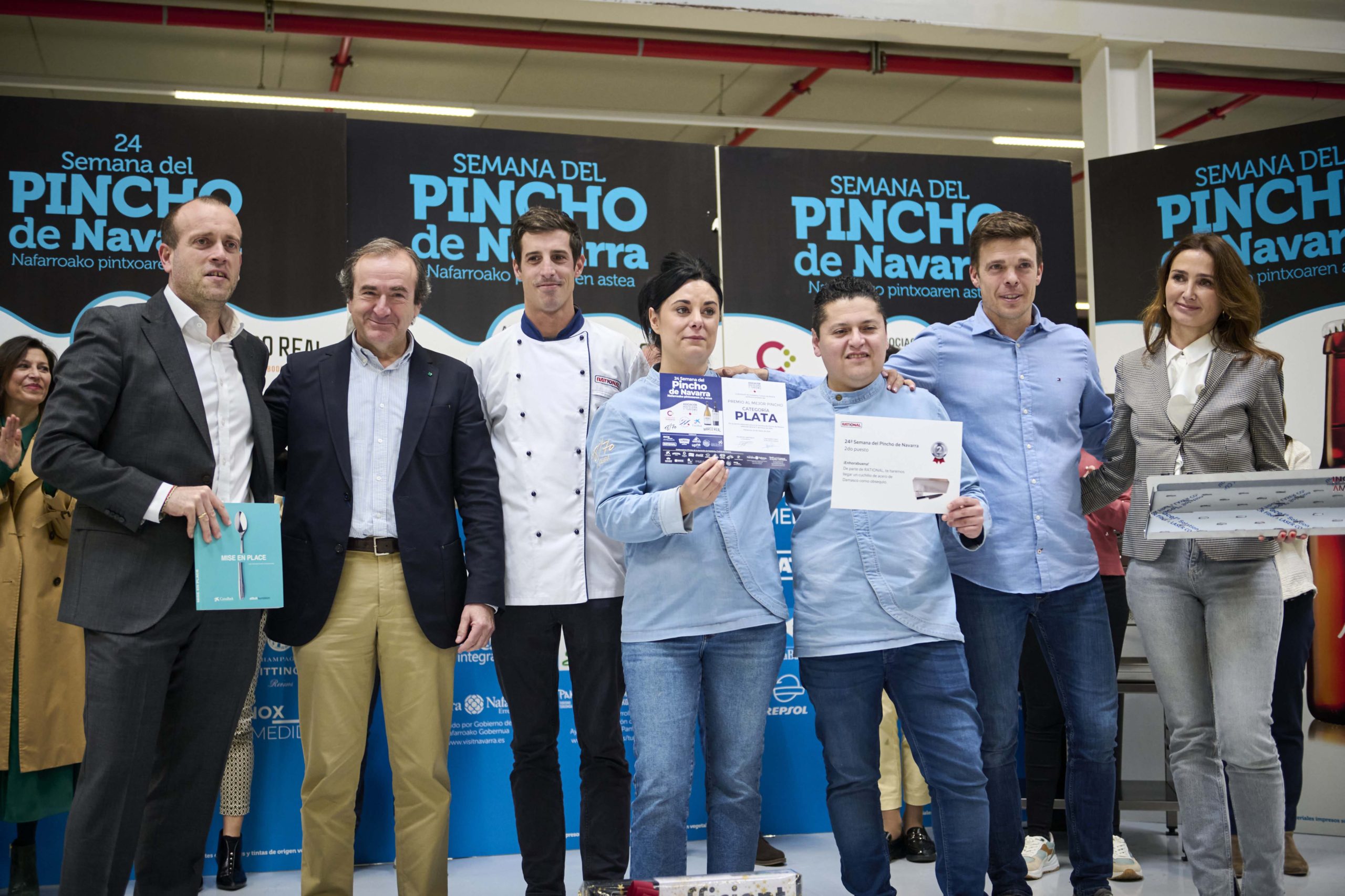 Akari Gastroteka, premio plata de la Semana del Pincho de Navarra recoge el premio de Cooperativa y empresas colaboradoras