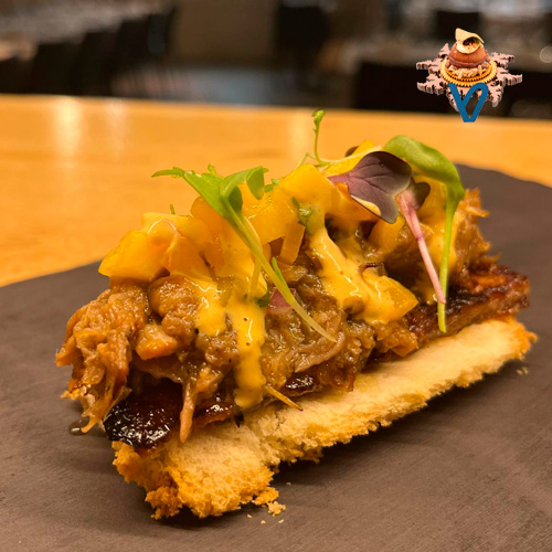 24.- casa.-otano PIncho entre capas y crujientes del Bar Casa otano de Pamplona