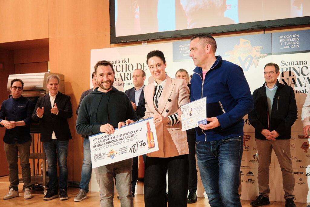 Premio a la tención al cliente otorgado por Heineken al Restaurante La hacienda